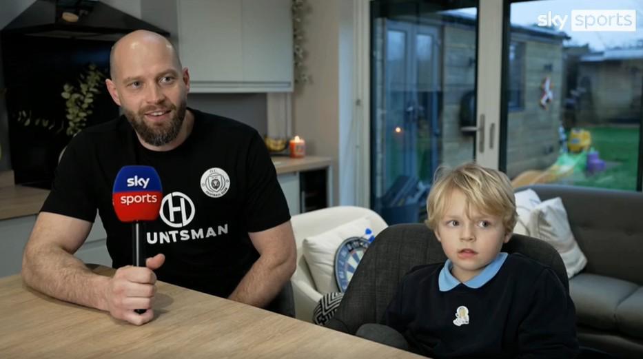 开云体育官网-狼队被“偷鸡”小球迷父亲：后来去球场他们都叫我偷鸡块贼