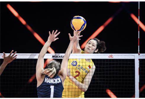 kaiyun-中国旗手偏爱“大高个” 1米98的朱婷是不是稳了？