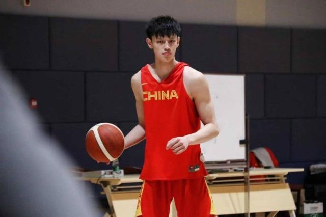 开云体育下载-18岁中国小将加入发展联盟 有望明年参加NBA选秀！
